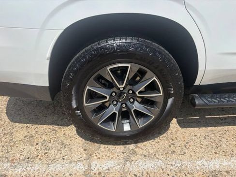 Used 2023 Chevrolet Tahoe Z71 w/ Luxury Package AWD/4WD image 9