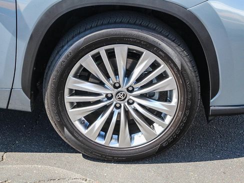 Used 2023 Toyota Highlander Platinum FWD image 31
