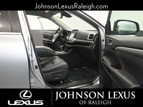 Used 2018 Toyota Highlander Limited image 12