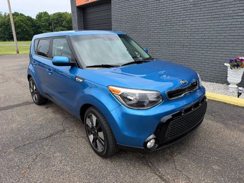 Used 2016 Kia Soul + w/ Designer's Package FWD image 4