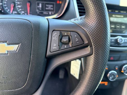 Used 2019 Chevrolet Trax LS AWD/4WD image 15