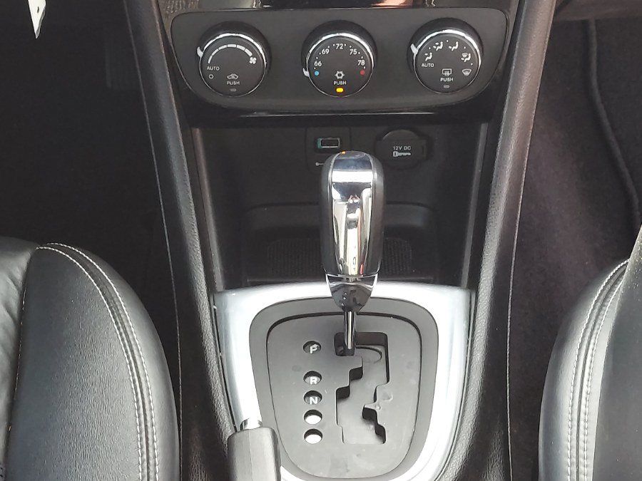Used 2012 Chrysler 200 S FWD image 15
