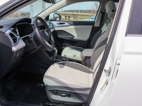 New 2025 Volkswagen Taos SE image 5
