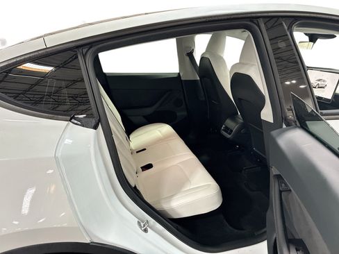 Certified 2023 Tesla Model Y Long Range AWD/4WD image 11
