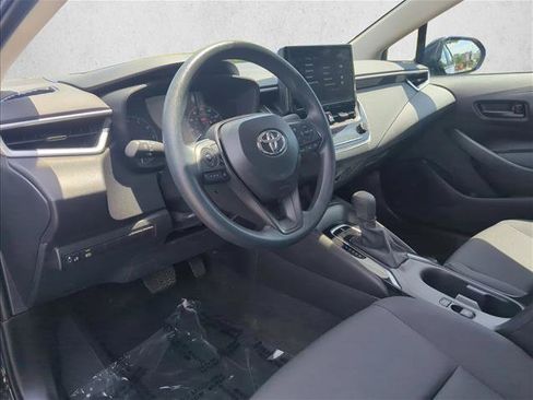 Used 2025 Toyota Corolla LE FWD image 9