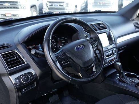 Used 2017 Ford Explorer XLT w/ Equipment Group 201A image 19