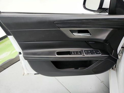 Used 2018 Jaguar XF S AWD/4WD image 23