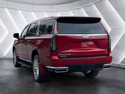 Used 2023 Cadillac Escalade ESV Premium Luxury image 4