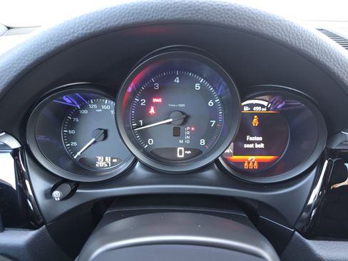 Certified 2025 Porsche Macan image 19