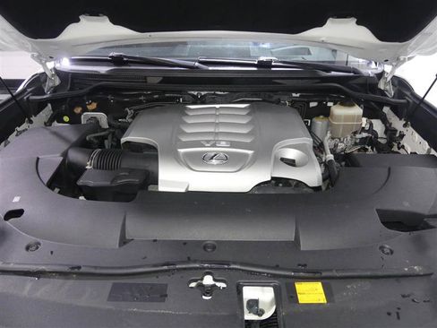 Used 2016 Lexus LX 570 4WD image 11