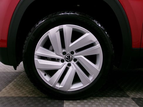 Used 2022 Volkswagen Atlas Cross Sport SE w/ Black Wheel Package AWD/4WD image 16