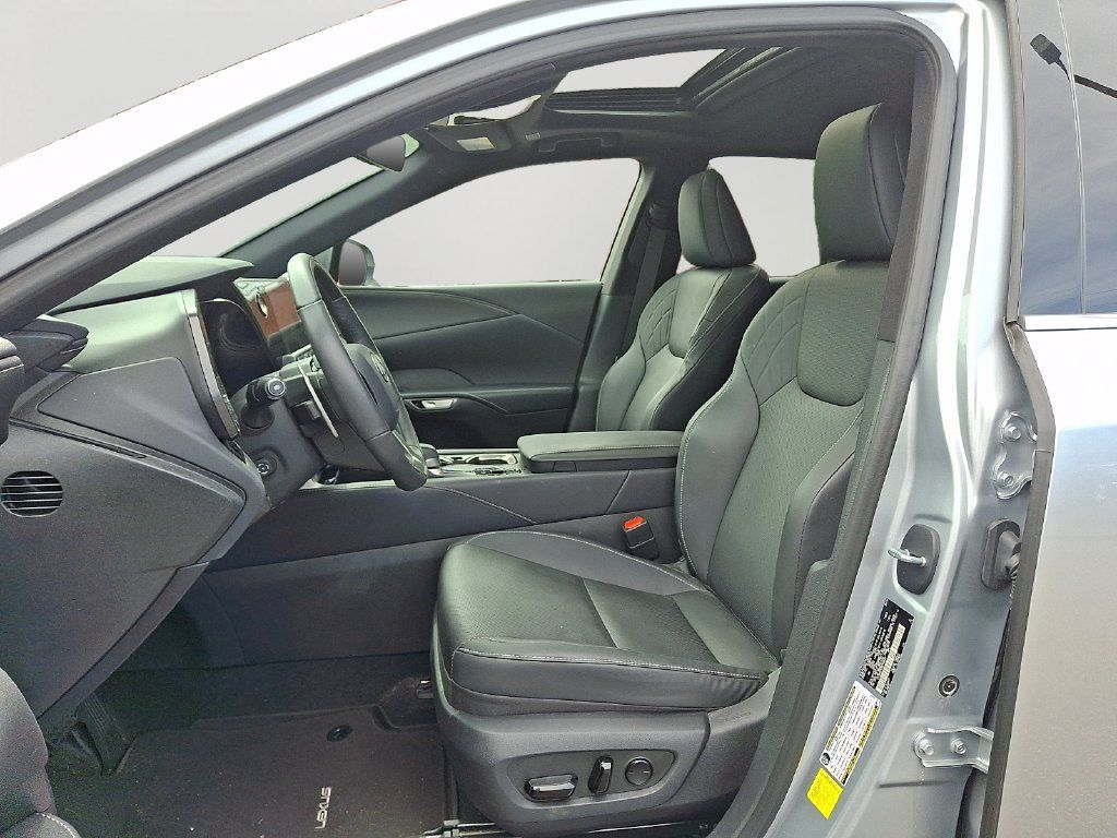 Used 2024 Lexus RX 350 Premium w/ Accessory Package AWD/4WD image 14