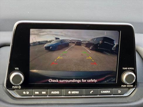 Used 2024 Nissan Rogue S FWD image 12