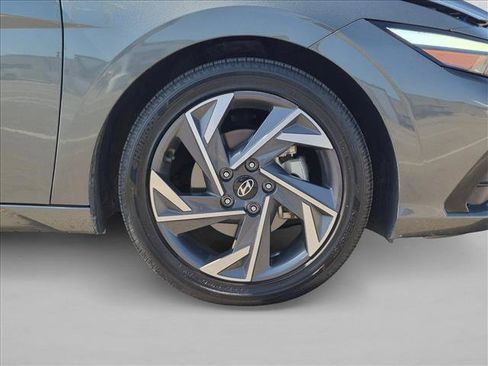 Used 2025 Hyundai Elantra Limited FWD image 24