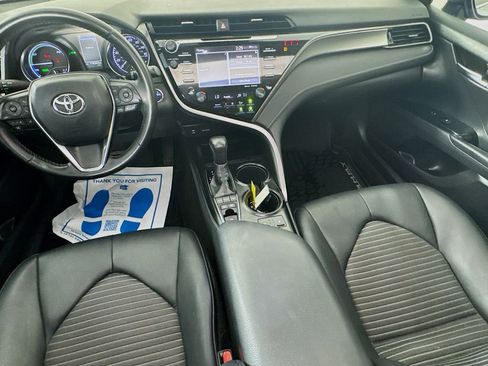 Used 2019 Toyota Camry SE w/ Sunroof Package image 28