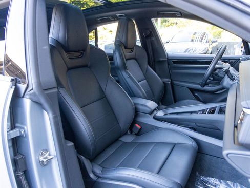 Certified 2025 Porsche Macan Electric RWD image 58