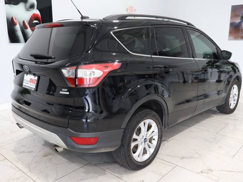 Used 2018 Ford Escape SE w/ Ford Safe & Smart Package FWD image 5