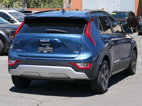 Used 2023 Kia Niro EX FWD image 3