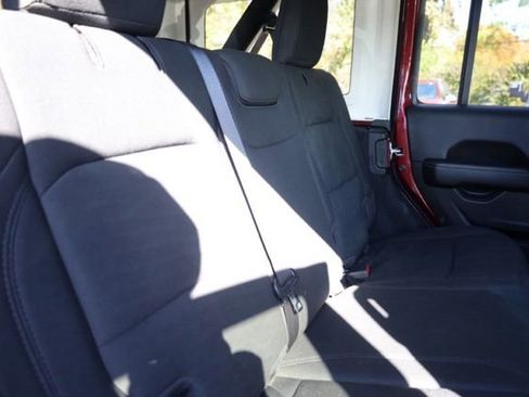 Used 2021 Jeep Wrangler Unlimited Sahara image 29