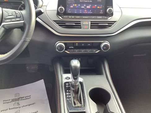 Used 2022 Nissan Altima 2.5 SR image 11
