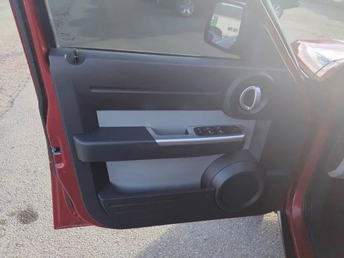 Used 2007 Dodge Nitro SLT image 9