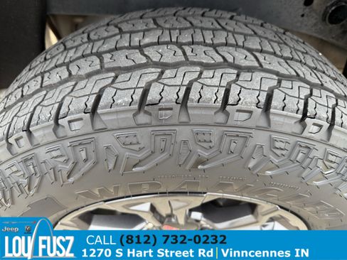 Used 2024 GMC Canyon Elevation w/ Convenience Package image 9