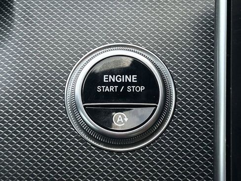 Used 2024 Mercedes-Benz C 300 Sedan image 17