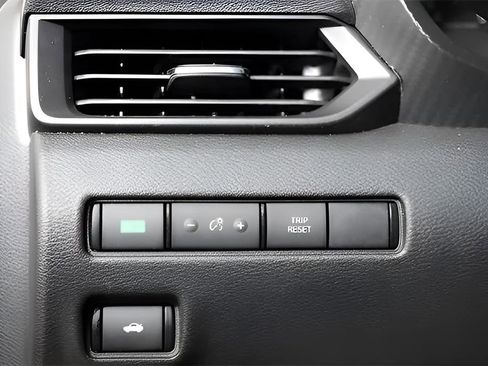 Used 2023 Nissan Sentra S FWD image 32