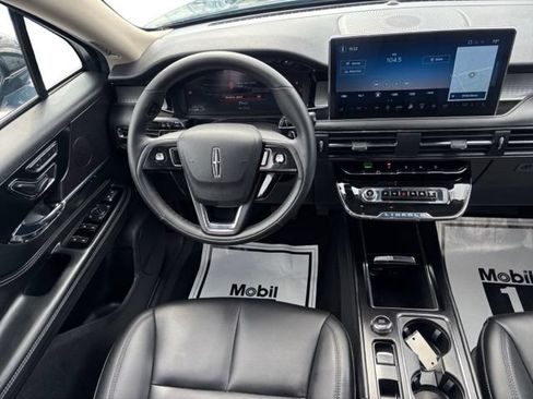 Used 2025 Lincoln Corsair AWD image 12
