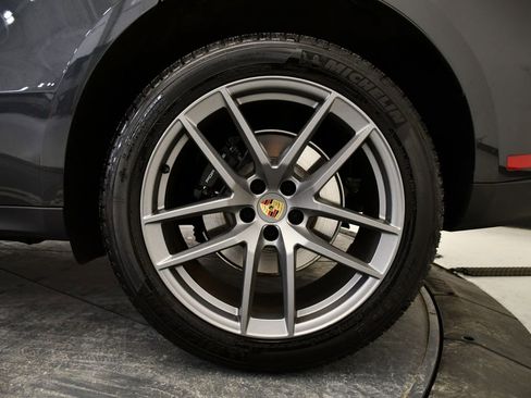 Used 2025 Porsche Macan image 17