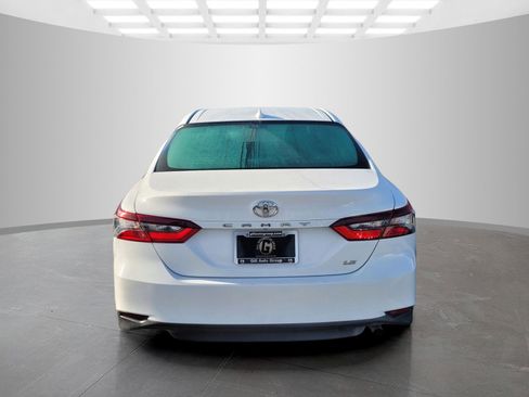 Used 2021 Toyota Camry LE image 5