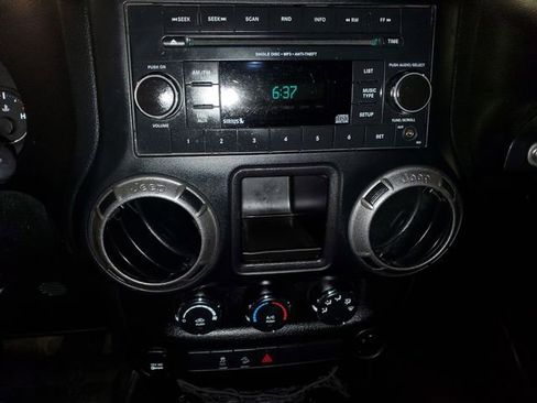 Used 2017 Jeep Wrangler Unlimited Sport AWD/4WD image 19