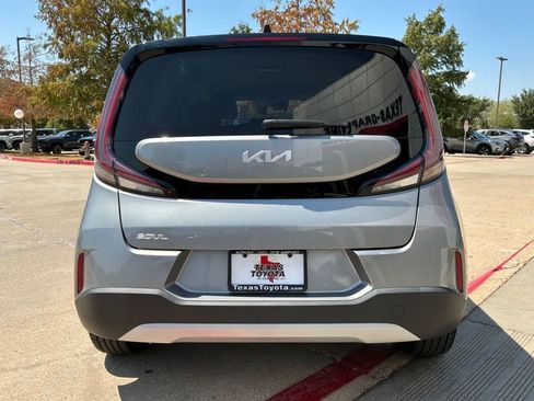 Used 2023 Kia Soul FWD image 7