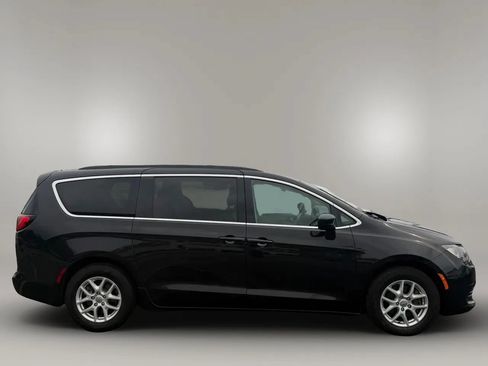 Used 2020 Chrysler Voyager Lxi FWD image 8