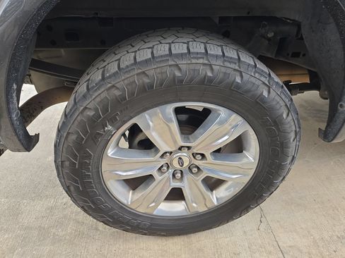 Used 2018 Ford F150 Platinum w/ Equipment Group 701A Luxury AWD/4WD image 10