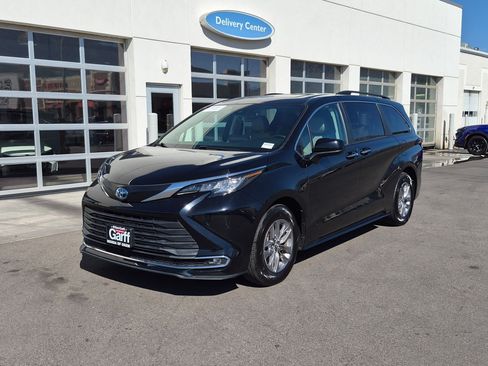 Used 2023 Toyota Sienna XLE w/ XLE Plus Package AWD/4WD image 11