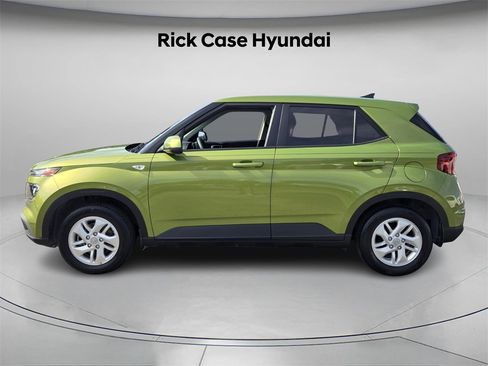 Certified 2022 Hyundai Venue SE image 3