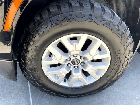 Used 2022 Nissan Frontier SV image 6