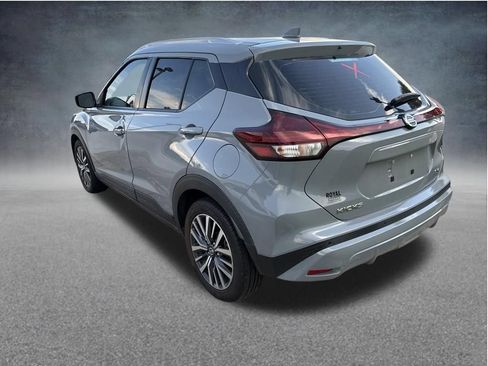 Used 2021 Nissan Kicks SV FWD image 9