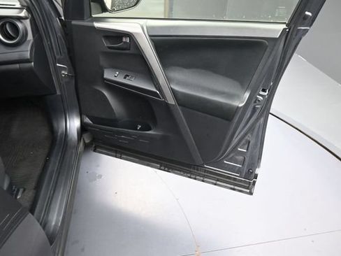 Used 2016 Toyota RAV4 LE FWD image 13