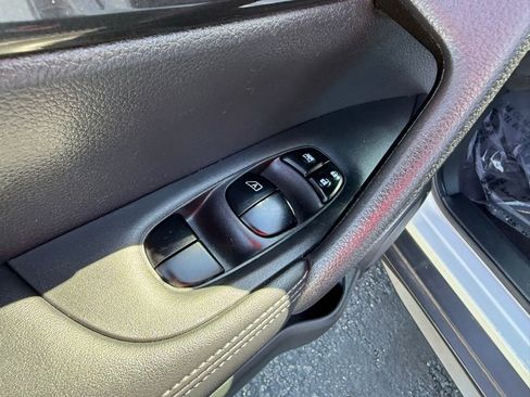 Used 2017 Nissan Rogue SV image 22