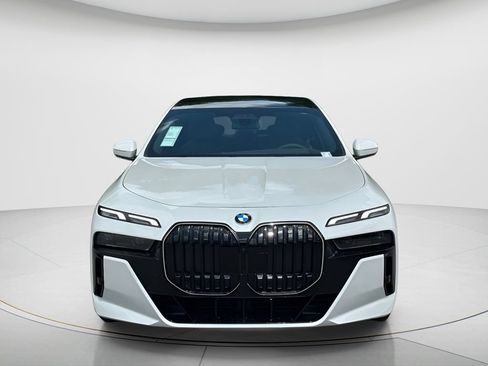 New 2026 BMW 740i RWD image 2