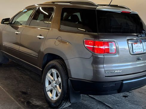 Used 2009 Saturn Outlook XE w/ Preferred Package image 7