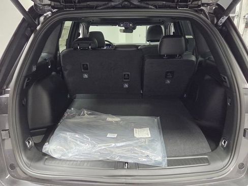 New 2026 Jeep Grand Cherokee Limited w/ Limited Altitude Package image 11