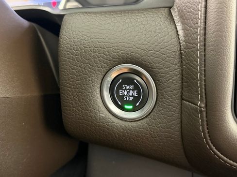 Used 2021 GMC Yukon Denali w/ Denali Premium Package AWD/4WD image 16