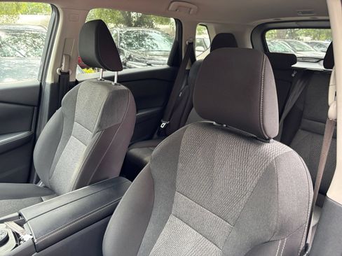 Used 2025 Nissan Rogue SV AWD/4WD image 38