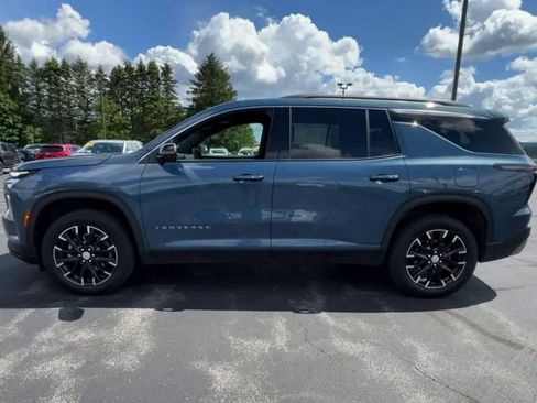 Used 2025 Chevrolet Traverse LT w/ Sun and Wheel Package AWD/4WD image 5