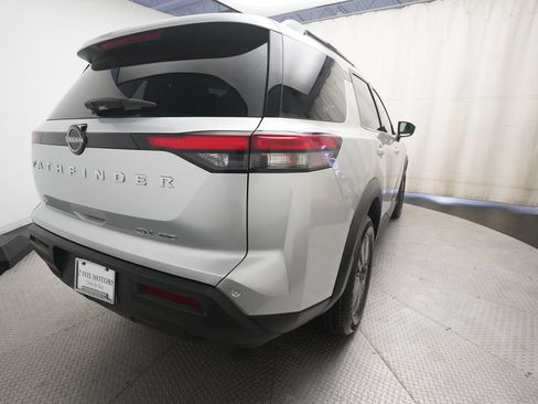 Used 2024 Nissan Pathfinder SV AWD/4WD image 13
