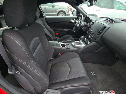 Used 2009 Nissan 370Z Touring w/ Sport Pkg image 8