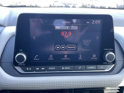 Used 2023 Nissan Rogue SV image 16